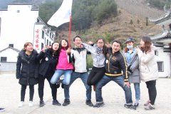 参加上海户外拓展培训爬山需要注意什么