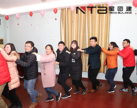 上海拓展公司项目：顶针传递游戏规则介绍【星